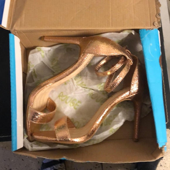 Rouge Helium Heels - Picture 5 of 8